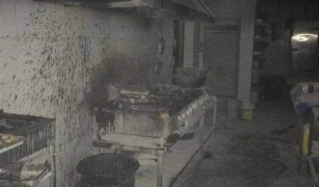 بالصورة.. حريق داخل مطعم في فيطرون