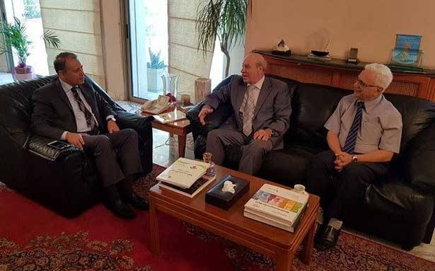 «الديموقراطيّة» زارت السفير المصري :
لتعزيز أمن المخيّمات وعلاقاتها بالجوار