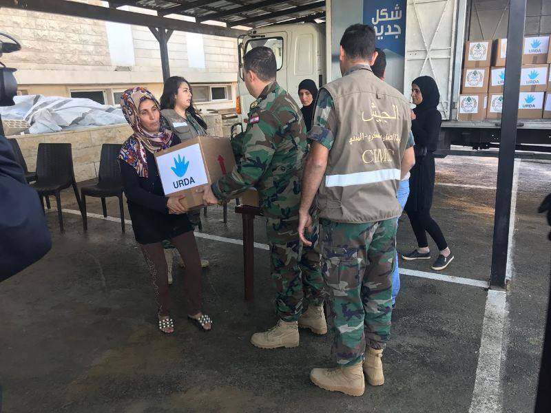 الجيش وزع 300 حصة غذائية في عرسال والهرمل