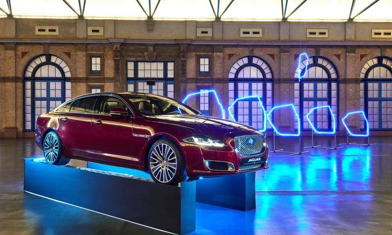 رفاهية سيارة جاكوار XJ
