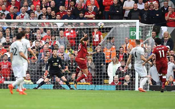 برشلونة يتعادل ورونالدو ينقذ ريال مدريد وقمة ليفربول ويونايتد تنتهي (0-0) وخماسية لبايرن