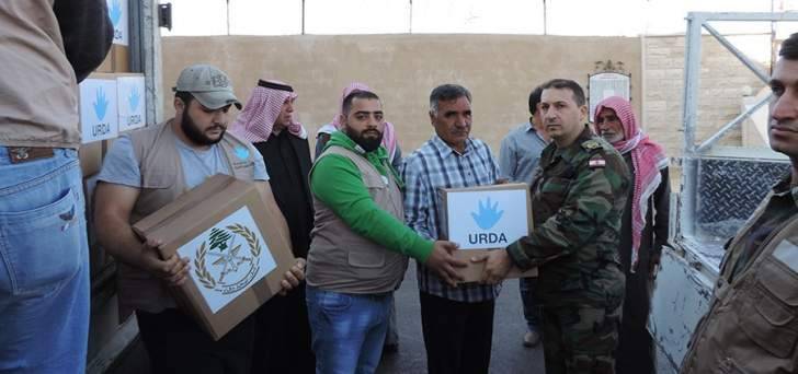 وحدات من الجيش وزعت 300 حصة غذائية على بعض عائلات عرسال والهرمل