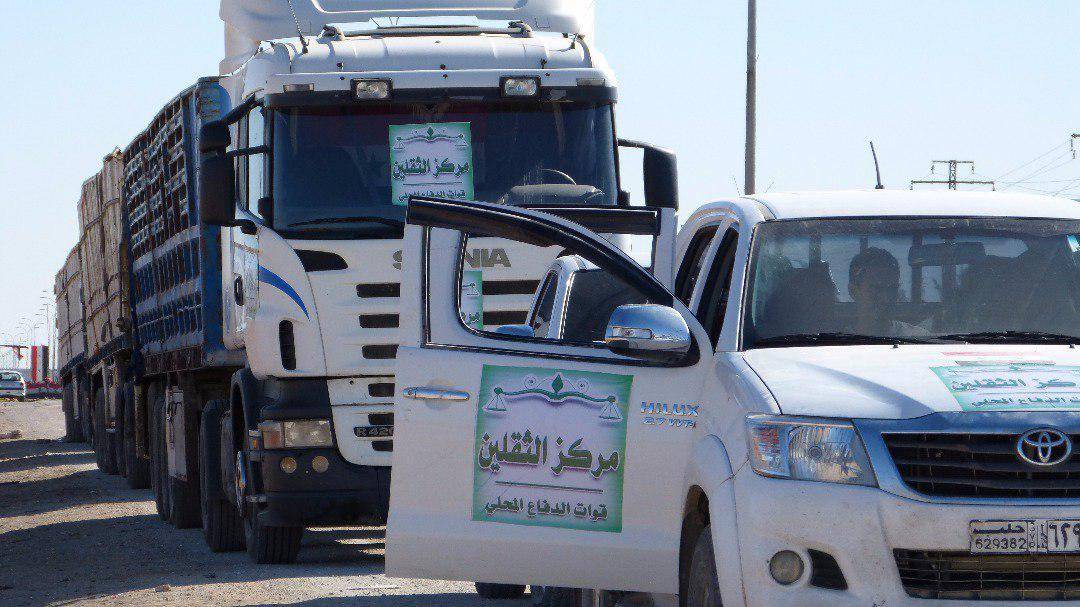 بالصور.. شحنة مساعدات انسانية لدير الزور.. من المرسِل؟