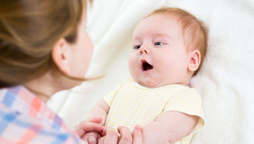 لماذا نستخدم نفس الصوت الصبياني الغريب لمخاطبة كل من الأطفال والكلاب؟