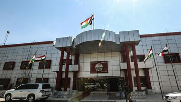 القوات الأمنية العراقية تدخل مبنى محافظة كركوك وسط المدينة