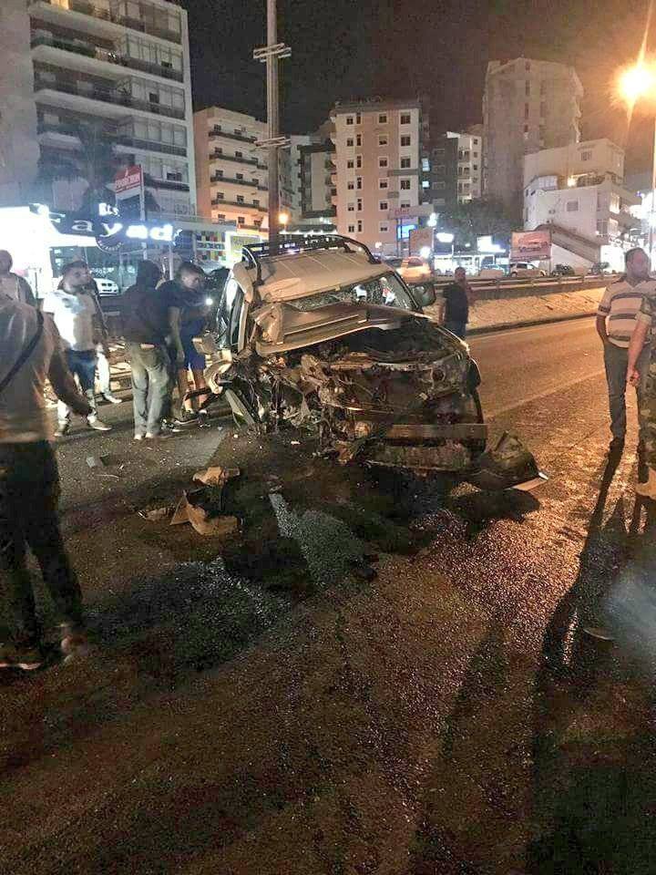 بالصور:  حادث سير على اوتوستراد جونية  صربا اسفر عن زحمة خانقة