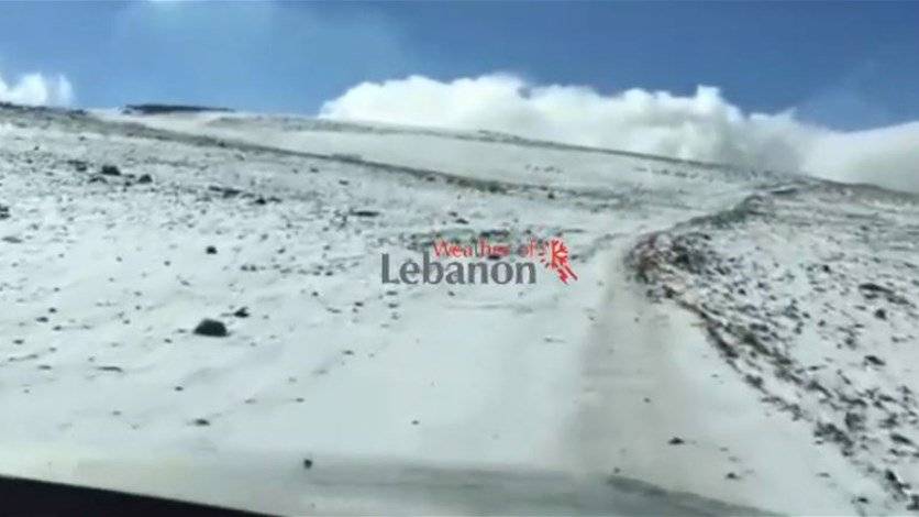 بالفيديو: الثلوج غطت القرنة السوداء