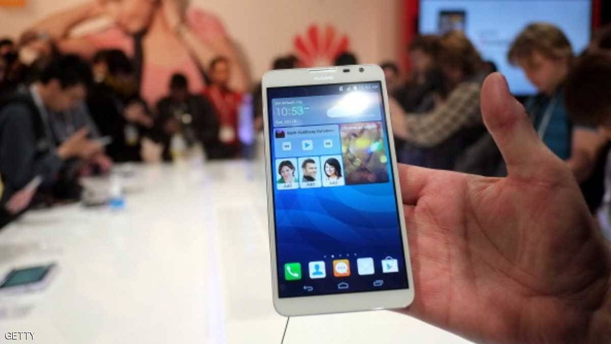 هواوي ترفع سقف التحدي.. ميزة "بشرية" بهاتف "Mate 10" الجديد