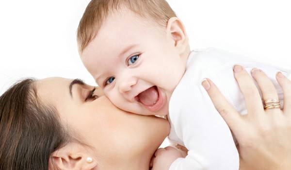 لهذه الأسباب.. لا تخسرين وزنك بعد ولادة طفلك!