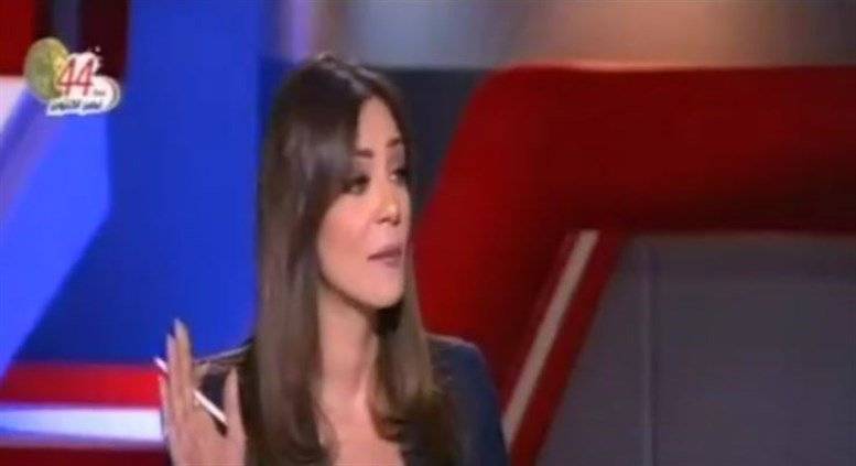 بالفيديو - مذيعة مصرية تطرد ضيفها على الهواء: أنا المذيعة!!
