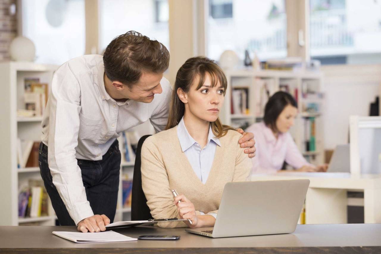 كل ما تحتاجين معرفته عن التحرُّش الجنسي.. ولهذا السبب تُستهدف النساء!