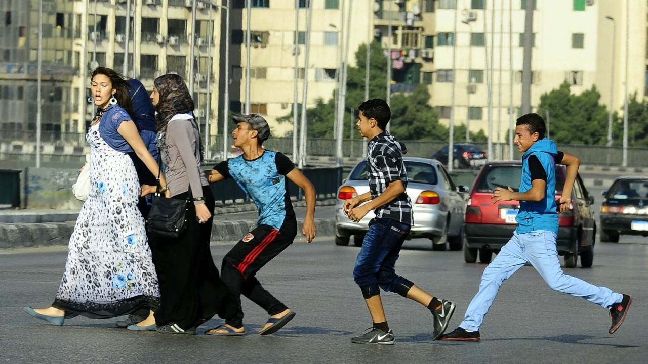 بالفيديو: تحرّش بفتاة وحاول خطفها.. فكان مصيره الموت بالشارع!