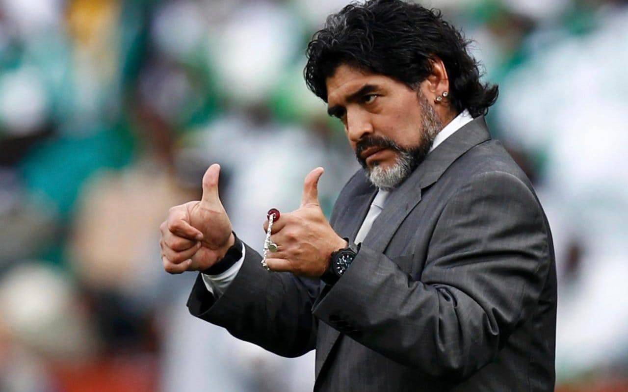 مارادونا يُشيد بصلاح ويوجه رسالة لمنتخب مصر!