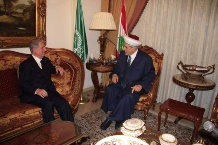 الشعار:نخاف أن يأتي ولاء بعض اللبنانيين لغير الوطن أو يضعف ولاءهم للوطن