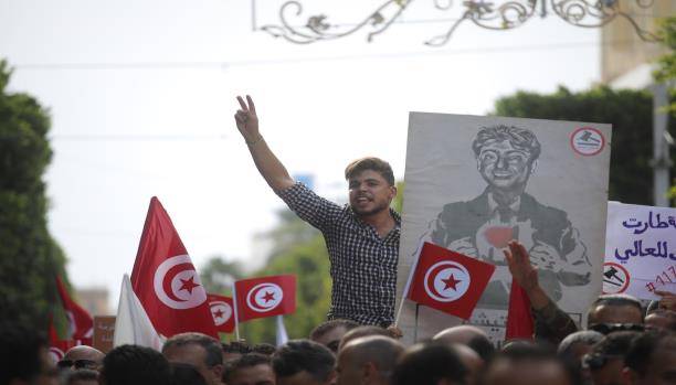 هل تذهب تونس إلى فرض ضرائب جديدة؟