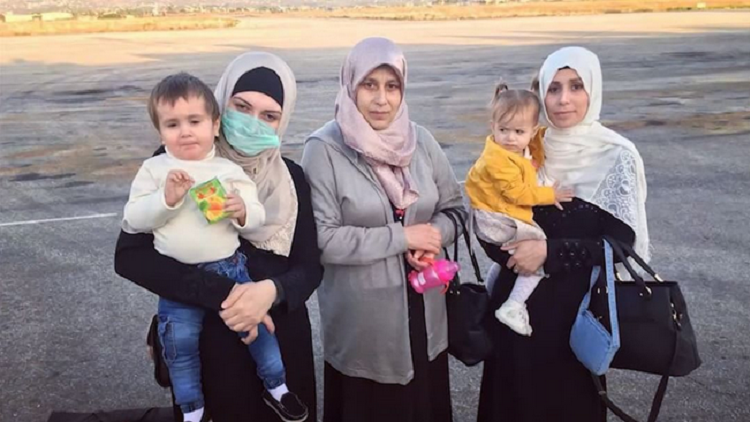 7 نساء و14 طفلا روسيا يعودون إلى وطنهم من النقاط الساخنة في سوريا