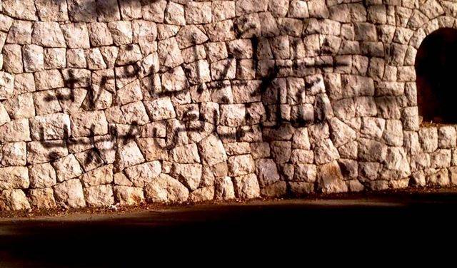 بالصورة: تهديد القاضي جان فهد في عقر داره!