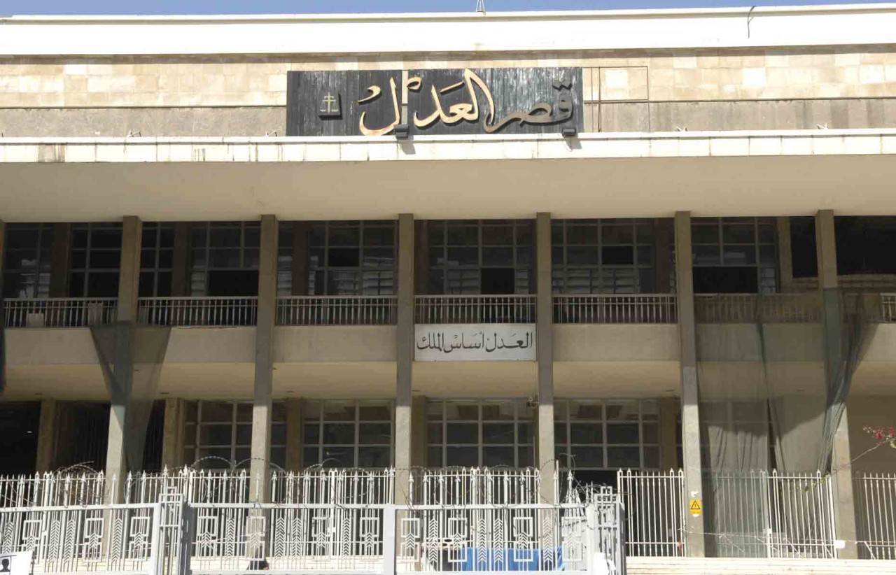 "أوباما" وثلاثة من معاونيه داخل قصر العدل؟