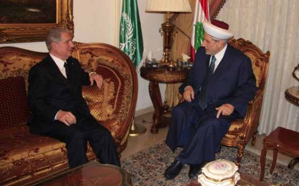 أمين الجميّل زار الشعار :
لبنان يُعاني ولن نتركه