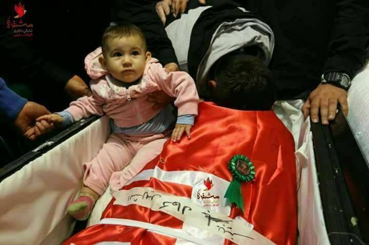 بالفيديو: "حزب الله" يشيّع القائد "غريب".. طفلته تعرّفت عليه وودّعته!