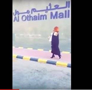 بالفيديو...شاب يثير غضب الشارع السعودي لارتدائه زيا نسائيا!