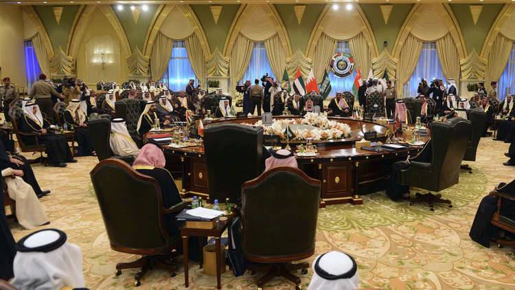 أنباء عن تأجيل القمة الخليجية 6 أشهر