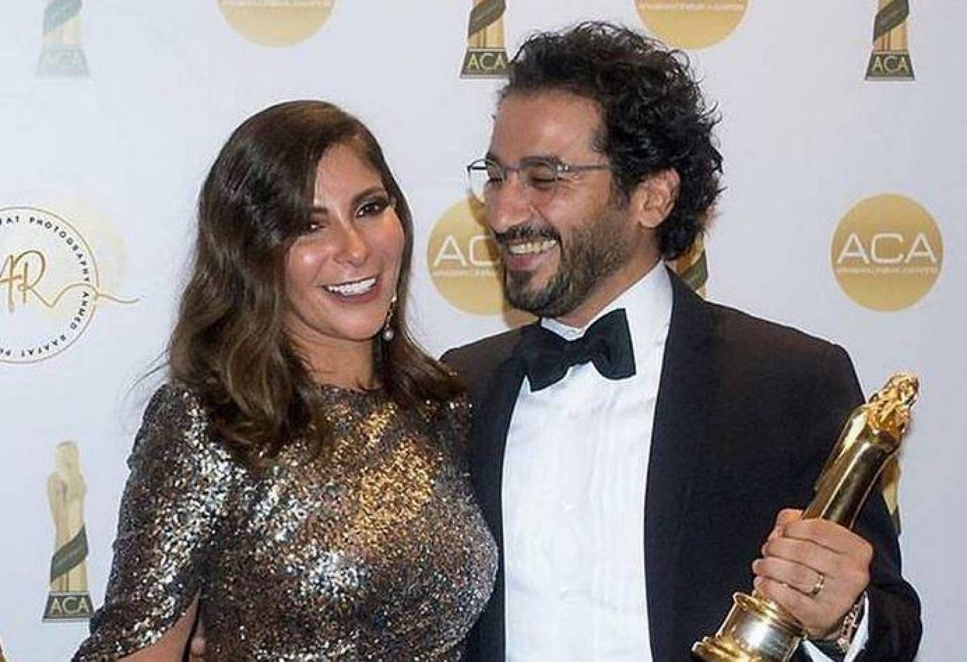 بالفيديو - منى زكي تهدد زوجها أحمد حلمي على الهواء...