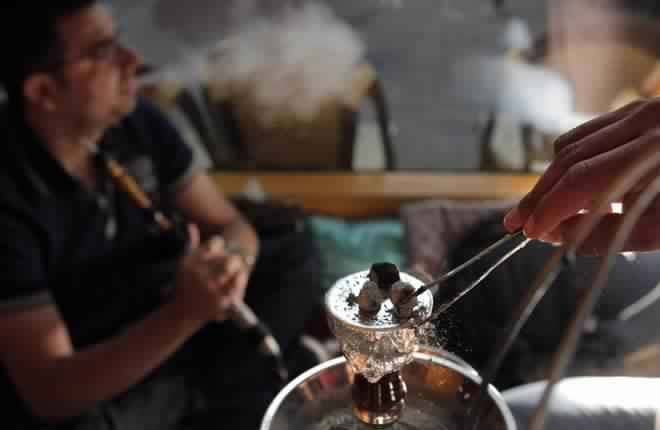كيف يؤثر تدخين النرجيلة الشيشة على صحتك الجنسية ؟