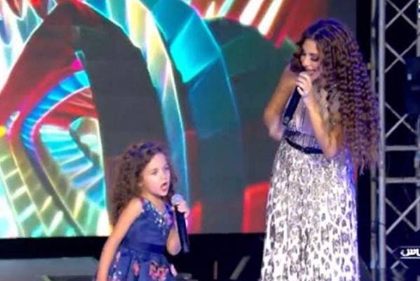 بالفيديو - ميريام فارس تعلم إعلامية الرقص على الهواء!