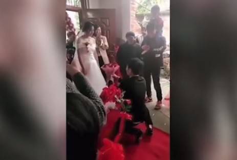 بالفيديو.. عروس تحرج عريسها وتتراجع عن الزواج في اللحظة الأخيرة
