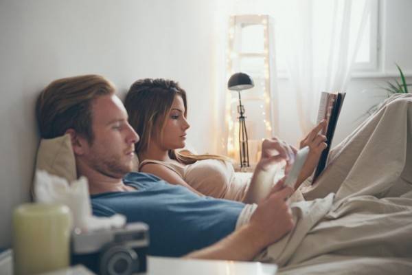 هل تُعانين من علاقة حميمة باهتة مع شريكك؟ إليك الحل