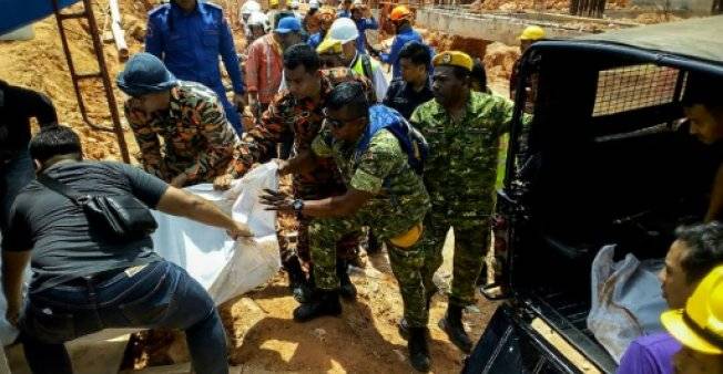 11 قتيلا في انزلاق للتربة في جزيرة بينانغ الماليزية