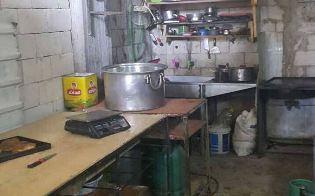 مصنع حلويات في سعدنايل ختم بالشمع الأحمر