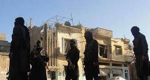 العثور على أكثر من مئة جثة وفقدان 65 شخصاً بعد انسحاب "داعش" من القريتين بريف حمص (الحدث)