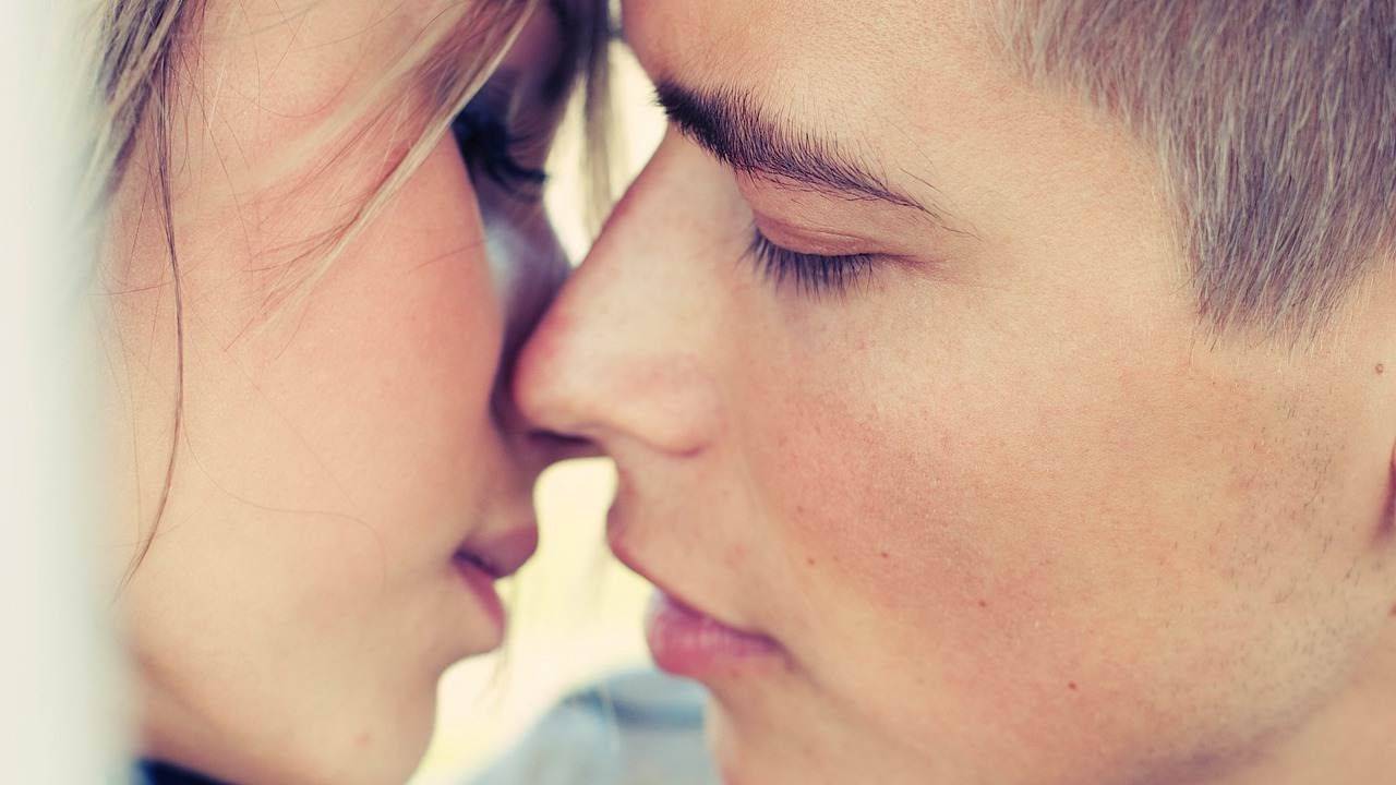 عشر حقاثق تجهلها عن التقبيل