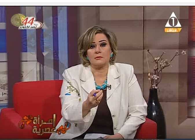 مذيعة بالتليفزيون المصري تقع في موقف محرج (فيديو)