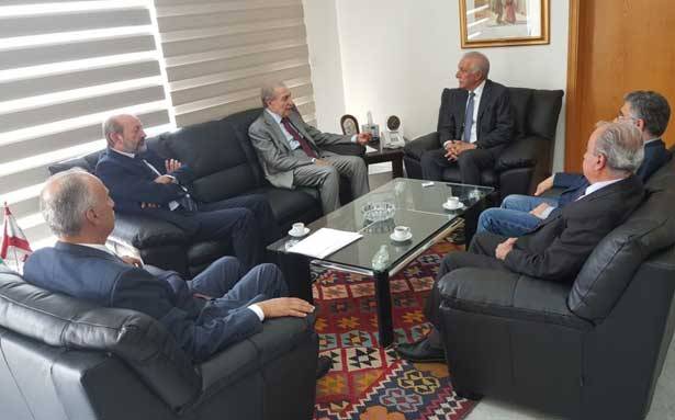 زعيتر تابع مع الخليل ملفات الموازنة ومُكافحة التهريب والزيتون والدواجن
