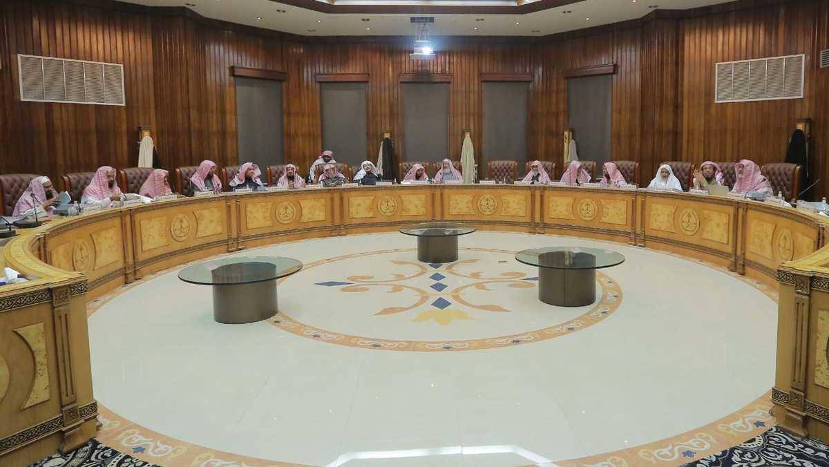 هيئة كبار العلماء تحذر من 