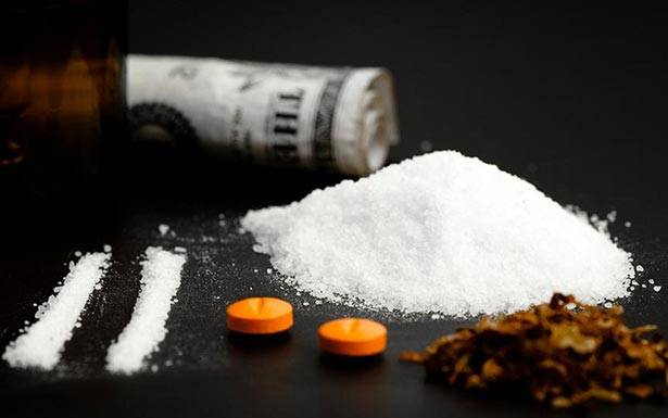 «الجنايات» حكمت على المتهمين بالتعاطي علي المولى وابراهيم نايف بالبراءة
وحبس الظنيين إيليان افرام حسين طليس ونبيل حمدان لتعاطيهم المخدرات