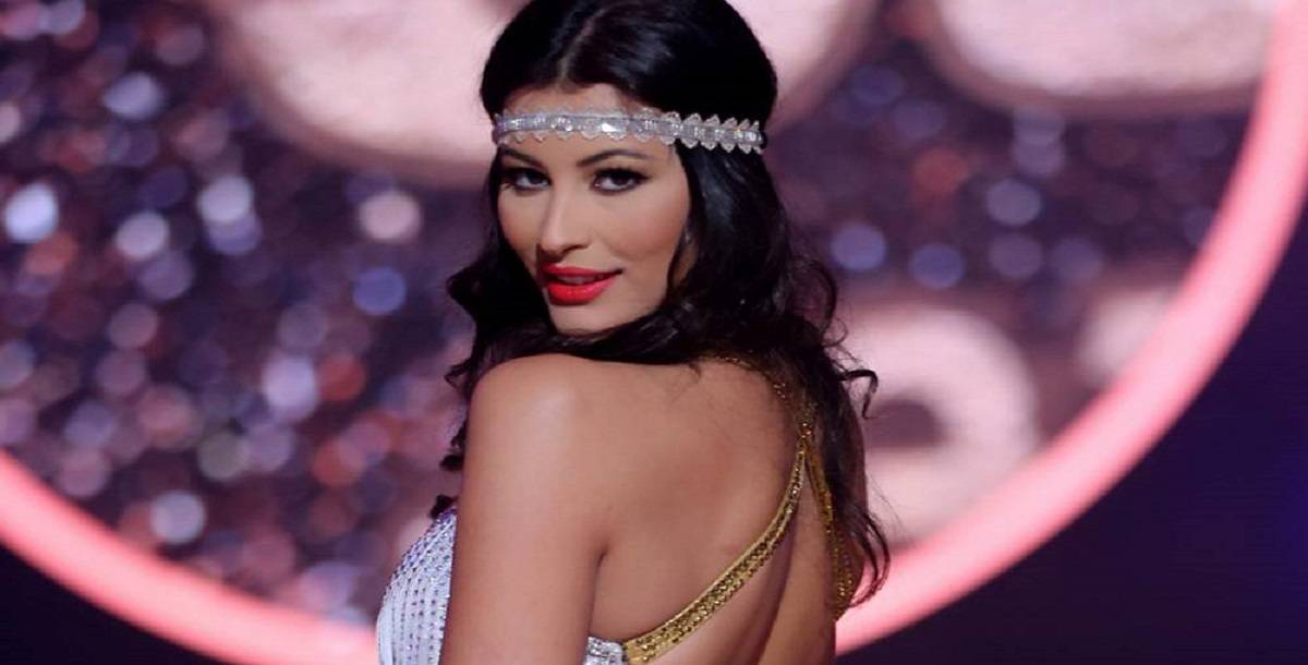 بالصور... ريم السعيدي تستعين بـ”إيف سان لوران” للتغلب على برد روسيا!