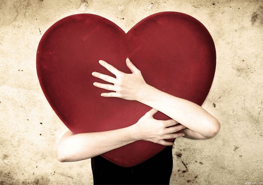 الكاميرات صورّت النجم الشاب وهو يصل منزل حبيبته السابقة.. فهل عادا؟