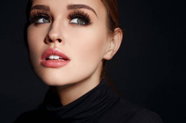 تخلّصي من العيون المترهّلة باتّباع هذه الخطوات