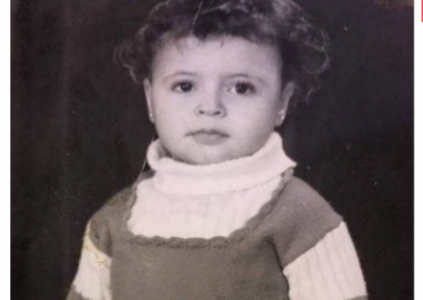 صورة ... خمنوا هذه الطفلة أي نجمة أصبحت؟