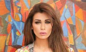 بالفيديو.. نادين الراسي تقتل أفعى بالقرب من منزلها!