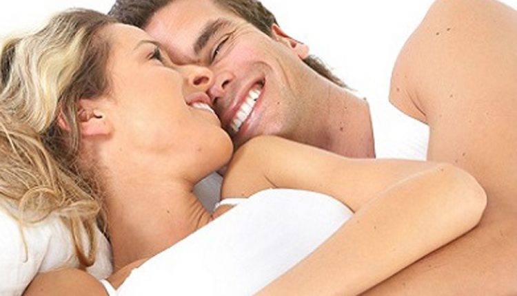 4 أشياء يريد الرجل أن يسمعها منك عندما تكونان معاً في الفراش...