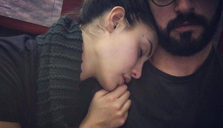 هل حقا تسعى المرأة الجميلة وراء الرجل الثري لثرائه فقط؟