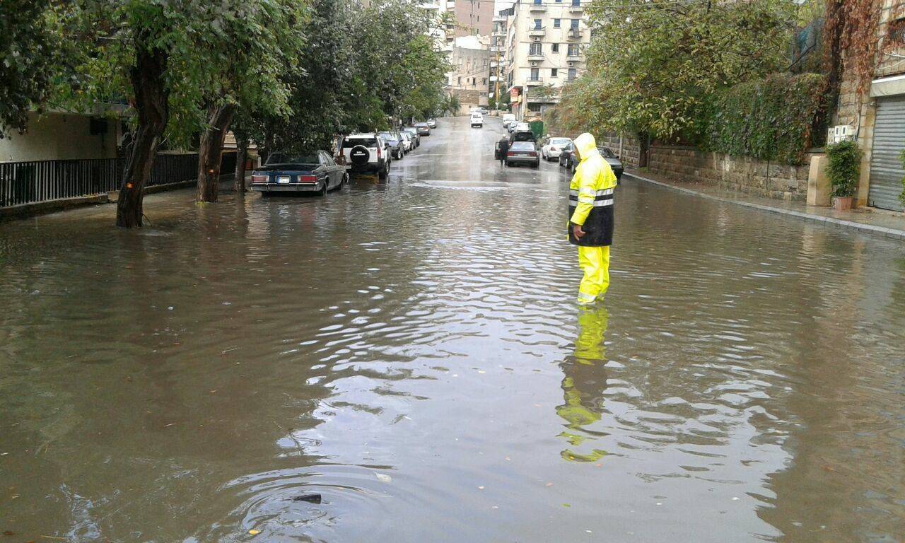 بالصور: عاليه و الكحالة تغرقان
