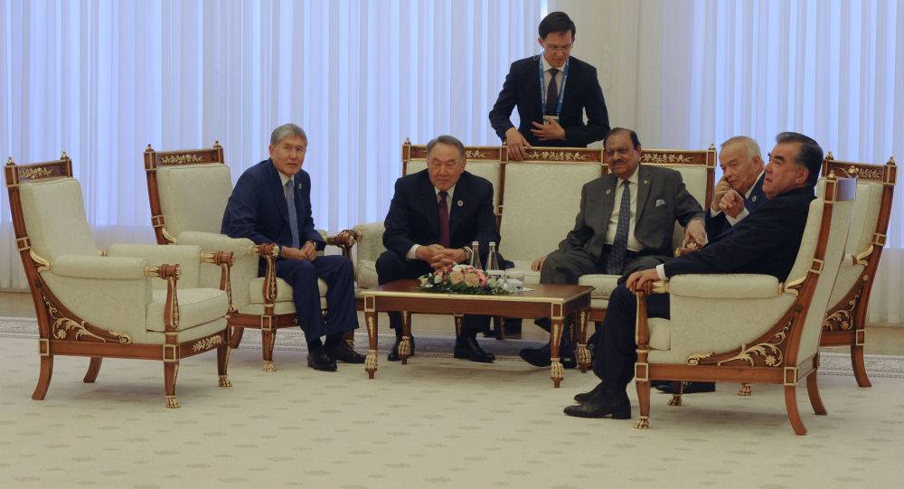 نزاربايف يلتقي وفود البلدان الضامنة لجولة 