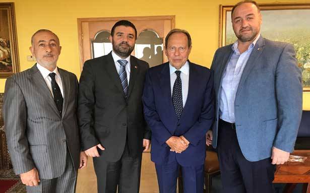 وفد من «الديموقراطي» سلّم لحود
دعوة لإزاحة الستار عن نصب مجيد إرسلان