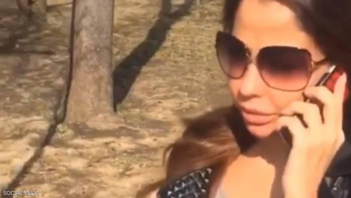 فنانة إباحية تريد أن تصبح رئيسة بلادها ...
